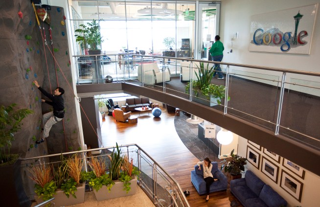 Techies Buzz About Google's Facebook Face-Off