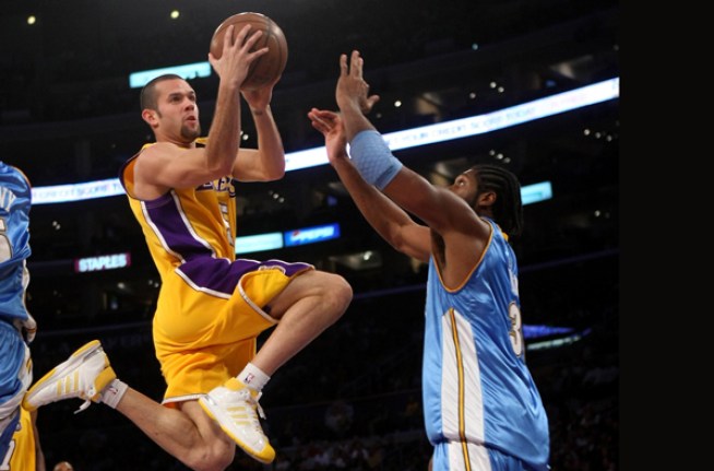 Lakers Make Quick Work of the Nuggets