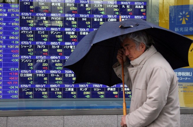 Most Asian Markets Fall Ahead of U.S. Jobs Report