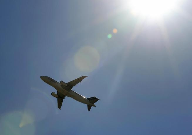 Passengers Stuck in Jet on Tarmac for 8 Hours