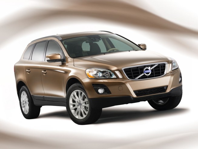 New 2010 Volvo XC60 Can Stop Itself