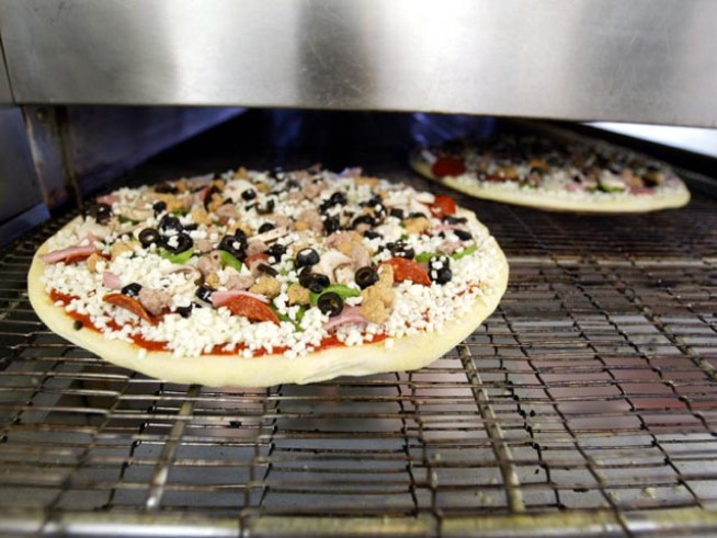 Machete-Wielding Robbers Steal Pizza Guy's Dough