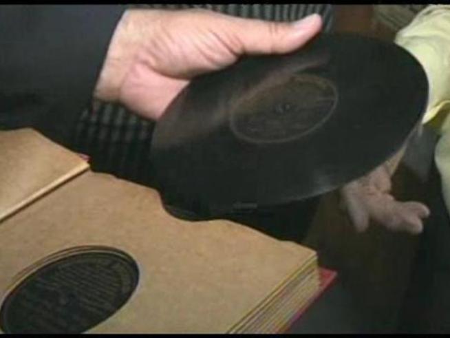 At age 88 Music Man Murray is selling his collection of 300,000 records, tapes, and CDs, and closing his shop in order to pursue a career in acting.