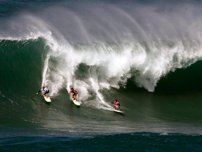 OC Man Surfs Into 1st Place at Waimea Big-Wave Contest