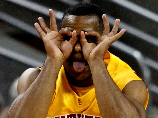 AM Headlines: Trojans Pull Off Sweep