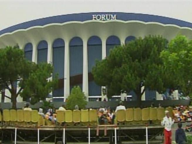 Hundreds of uninsured people descended on the Forum in <a title=