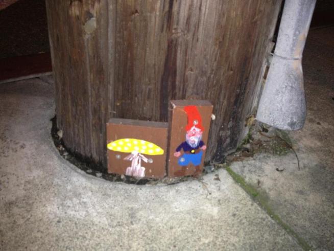 Little, cheerful gnomes popping up in Oakland are causing a commotion; PG&E doesn't like the creatures painted on its utility poles. Christie Smith reports.