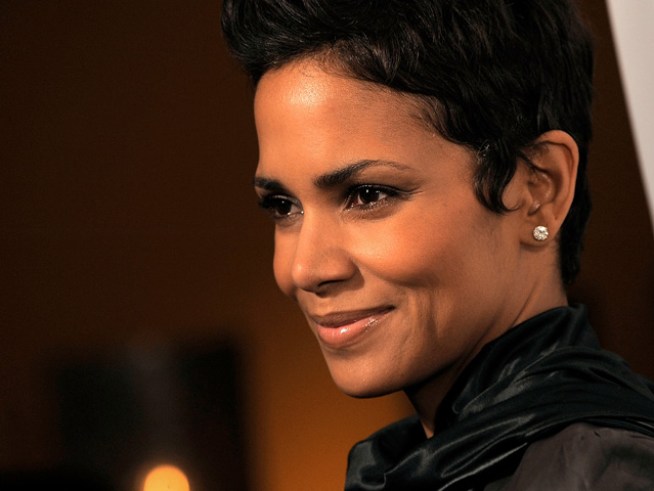 Halle Berry, Colin Farrell to Present Golden Globes