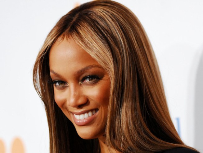 Tyra Banks Ditches Fake Hair on TV