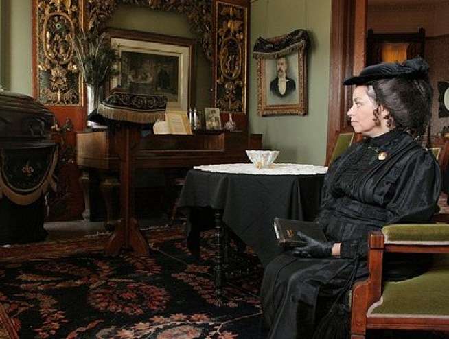 Mourning Tours in the Afternoon