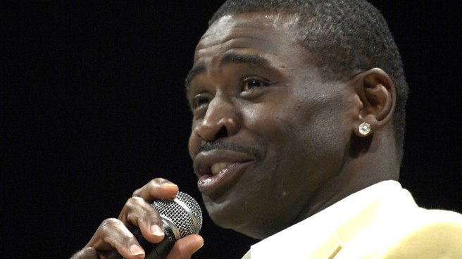 Would-Be Robbers Recognize Michael Irvin, Let Him Go