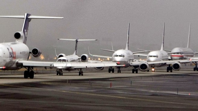 SoCal Air Traffic Control Relies on Trainees: Report
