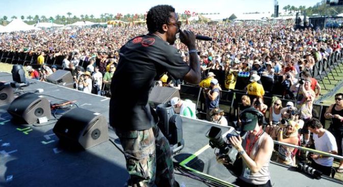 Fans, Bands Heat up Desert at Coachella