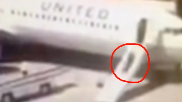Flight Attendant Appears to Use Emergency Slide to Exit Plane