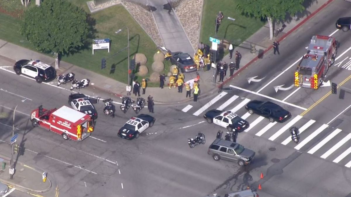 Pursuit Ends With Injury Crash On Downtown La Sidewalk – Nbc Los Angeles