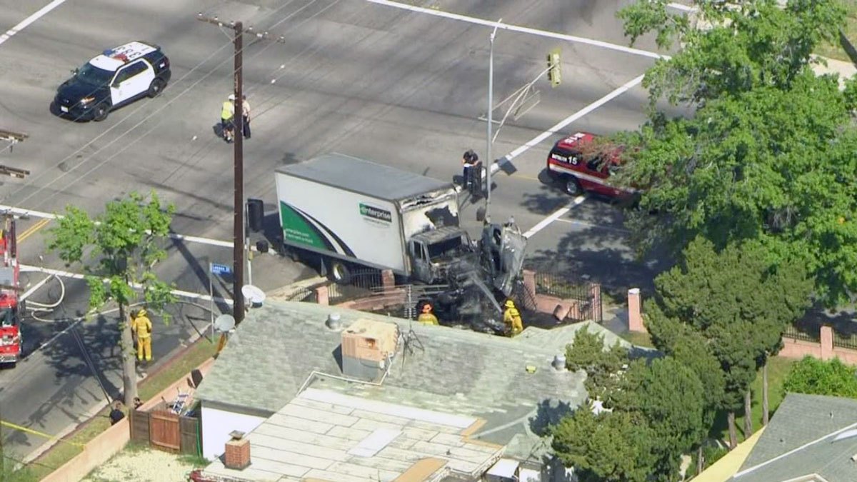 1 Dead After Box Truck Pins Vehicle in Fiery Front Yard Crash – NBC Los ...