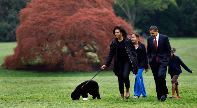 042709 Obama Family P1