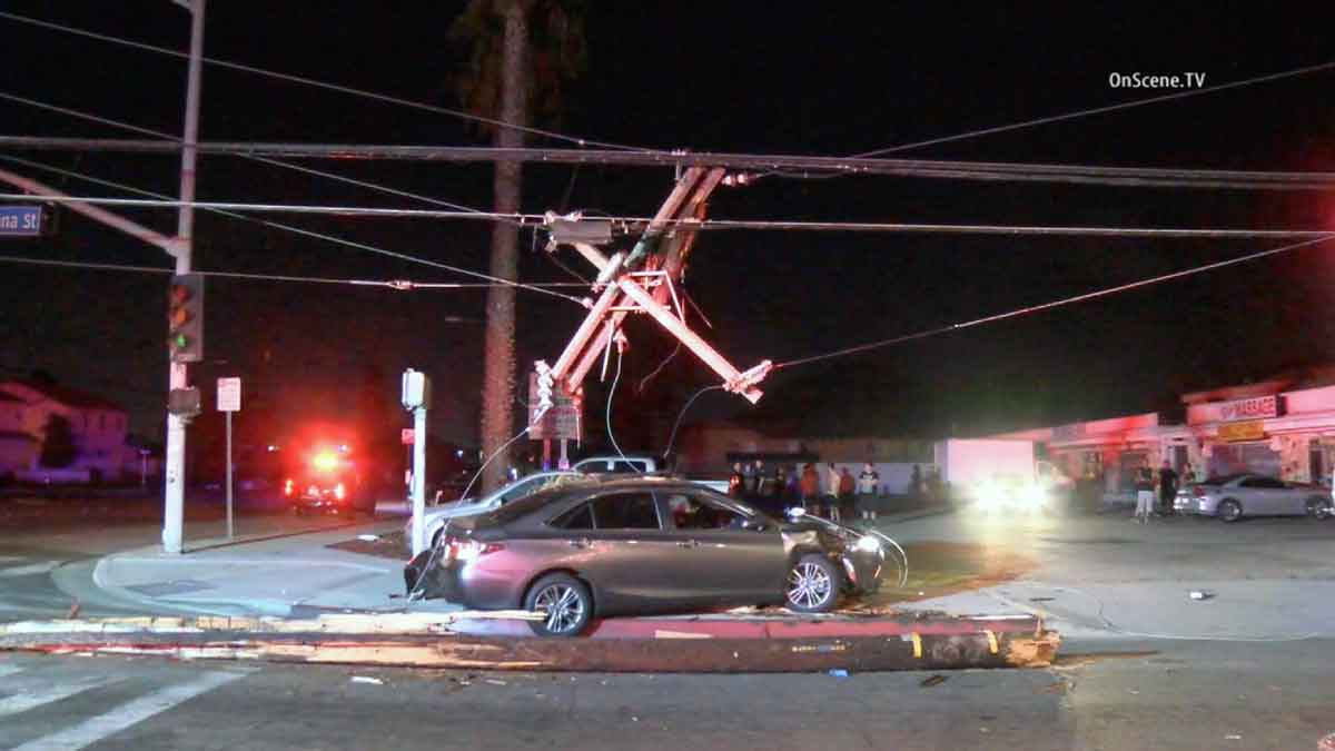 Car Crashes Into Pole Triggers Power Outage In Anaheim Nbc Los Angeles