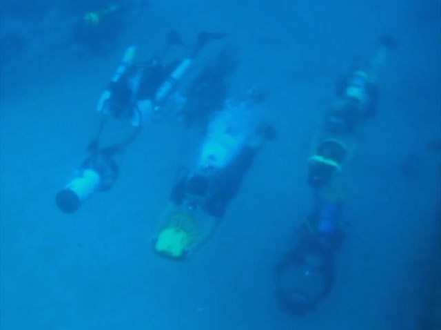 092910 underwater racing