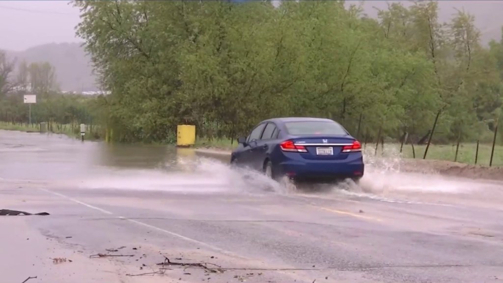 Heavy Rain Causes Evacuations Mudslides Nbc Los Angeles