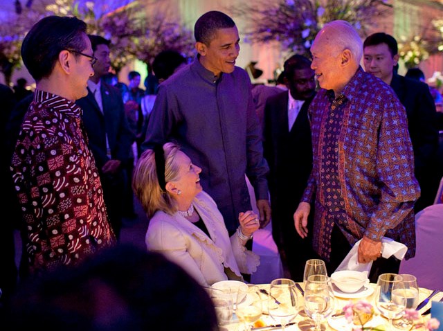 111409 Barack Obama Hillary Clinton Singapore