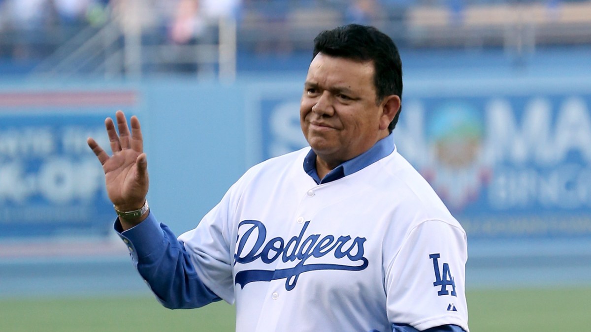 Legendary Dodgers Pitcher Fernando Valenzuela Becomes US Citizen – NBC