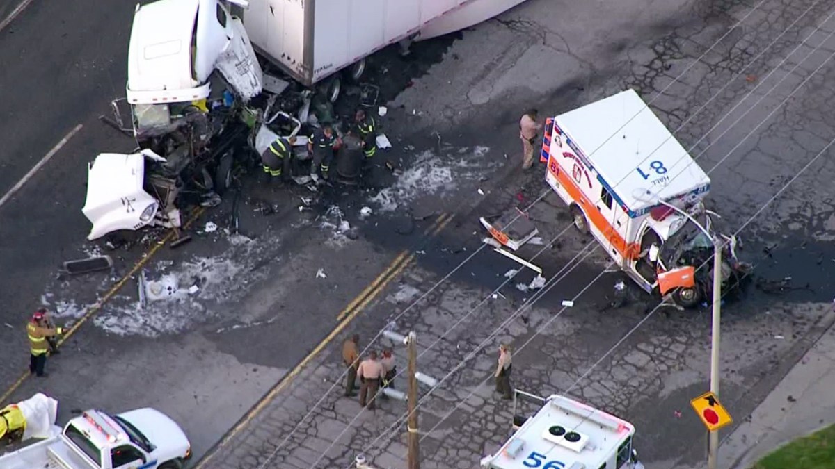 Knife Wielding Woman Steals Ambulance Then Dies In Crash With Big Rig Officials Nbc Los Angeles 8821