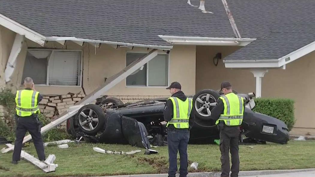 1 Dead, 2 Injured After Car Crashes into Simi Valley Home – NBC Los Angeles