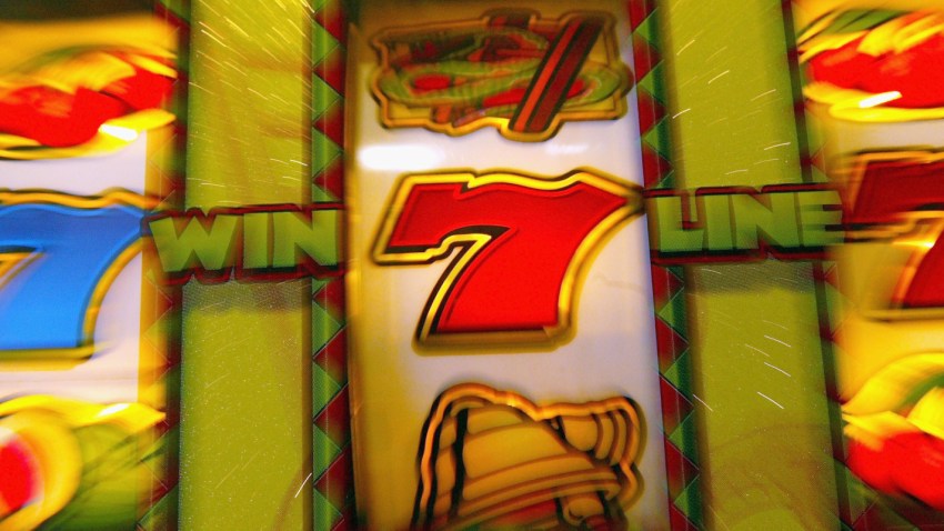 012909 Slot machine