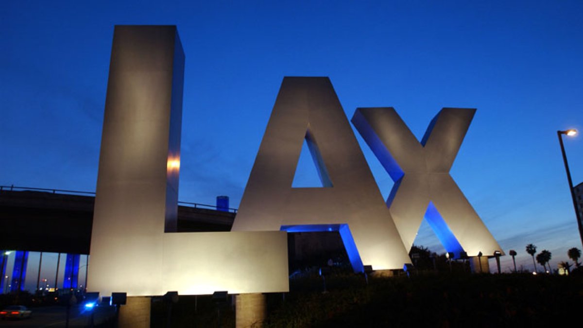 ‘Suspicious Unattended Bag’ Investigation Slows Holiday Traffic at LAX