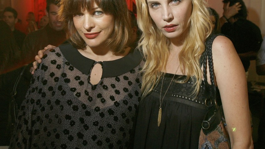 74072225CG038_Jovovich_Hawk
