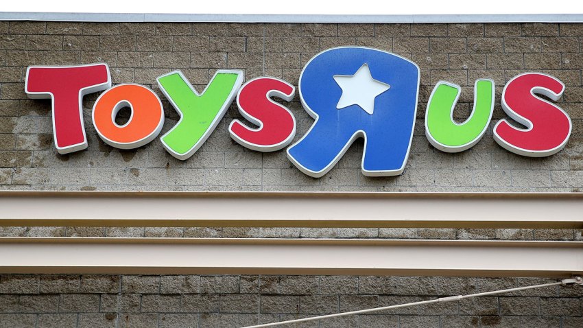 2018153_775141741JS006_Toys_R_Us_Fi.jpg
