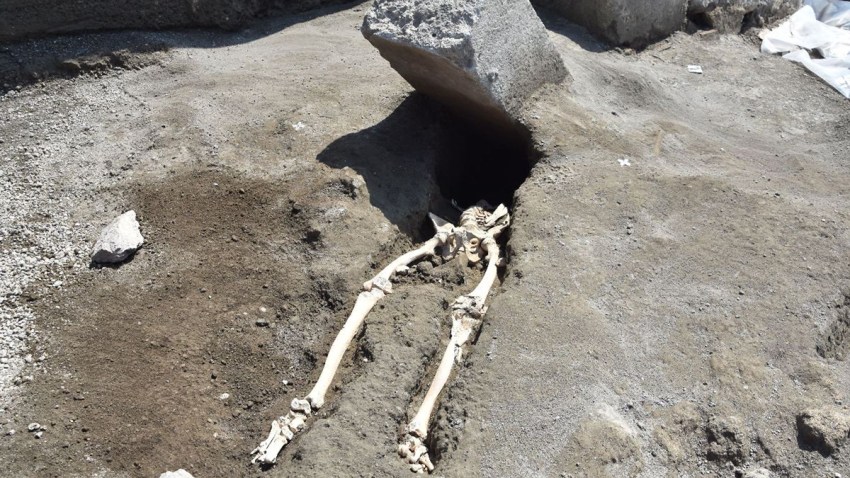 Pompeii-skeleton_victim001