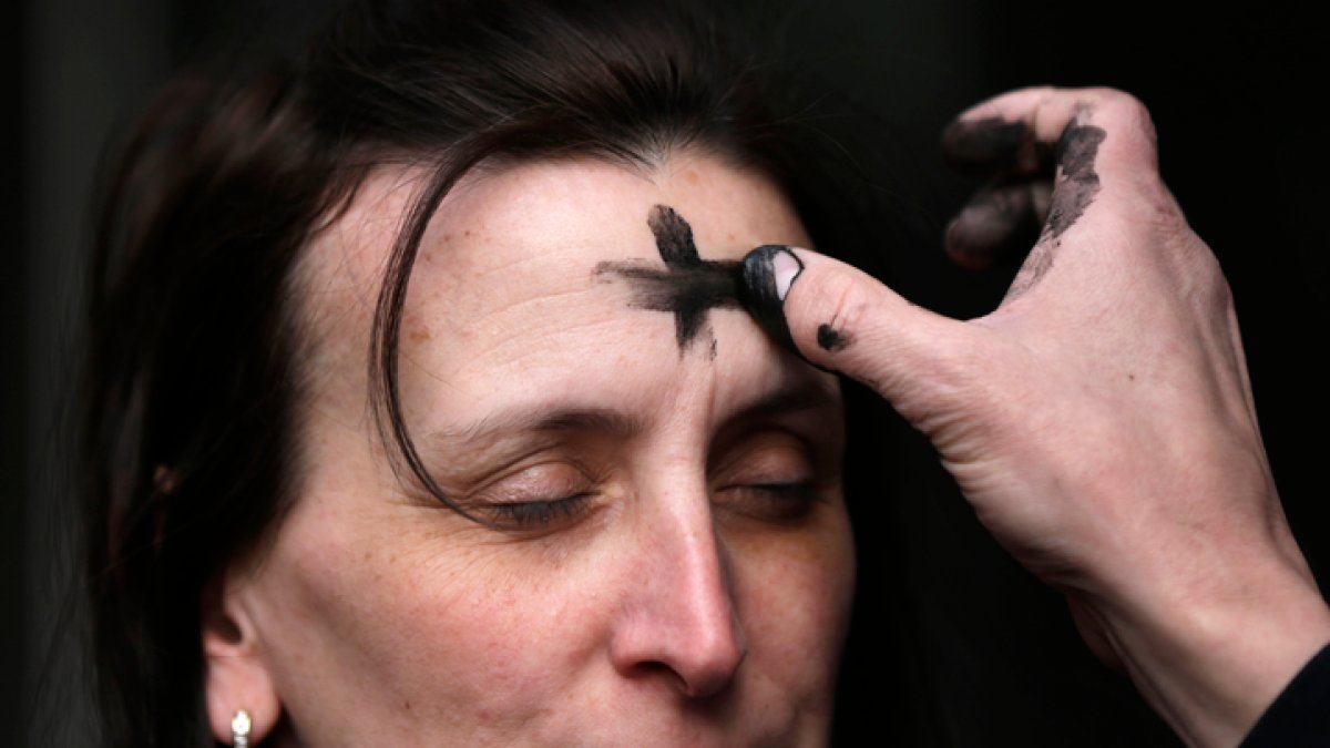 What Is Ash Wednesday? Why Catholics Get Ashes on Their Forehead – NBC ...