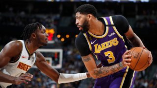 Los Angeles Lakers' Anthony Davis attempts a pass