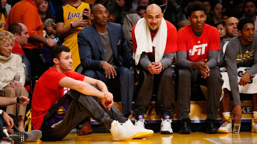 Why Kobe Bryant Sat On The Lakers Bench Nbc Los Angeles