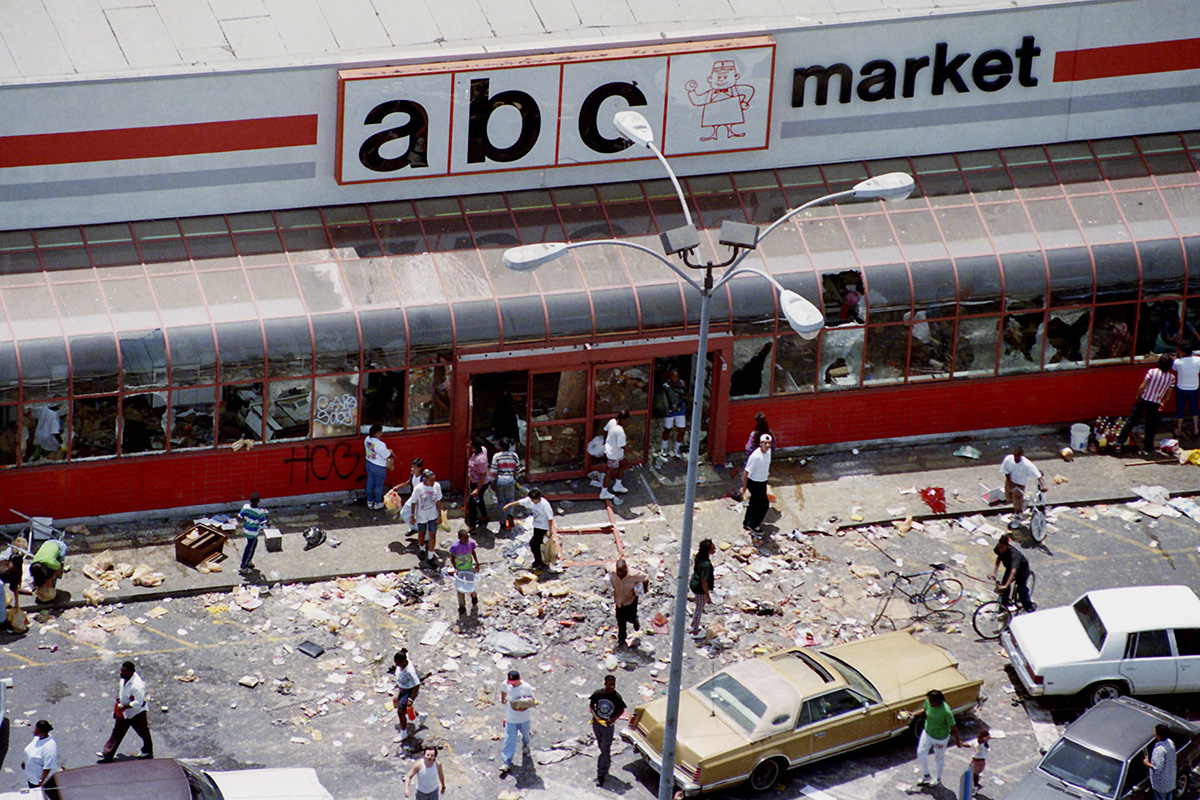 Dramatic Photos of the 1992 LA Riots – NBC Los Angeles