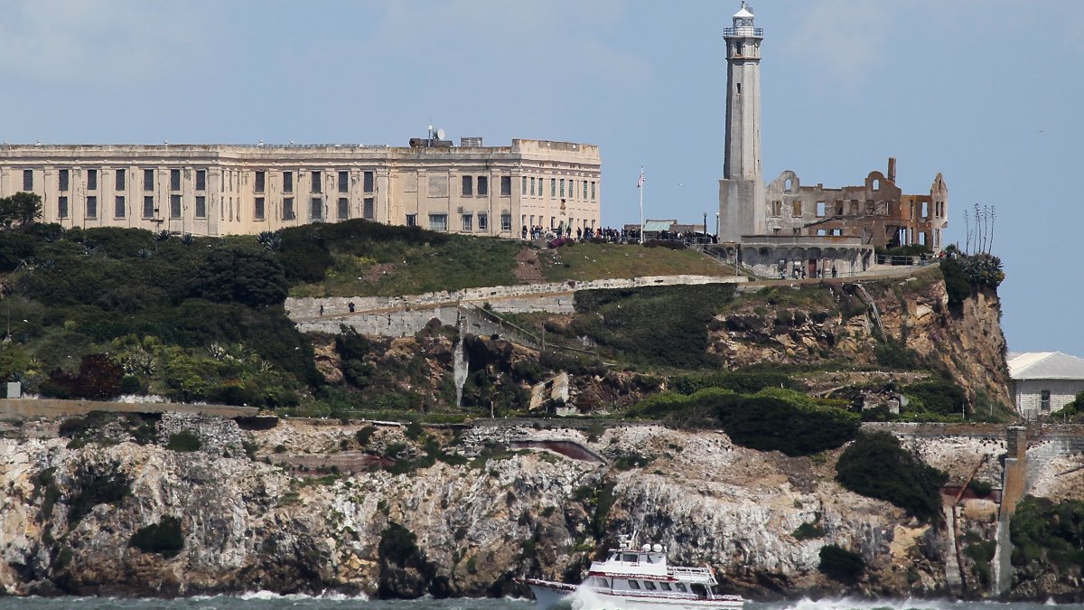 President Trump says he will direct agencies to reopen Alcatraz 1