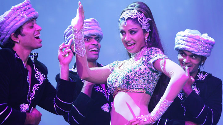 Bollywood-77109537