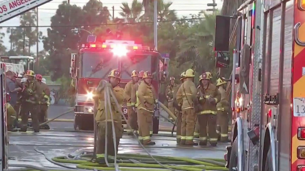 Fire Burns at Fabrics Building in Downtown Los Angeles Area – NBC Los ...