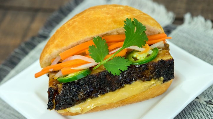 Food-and-Wine-2018_Black-Garlic-Soy-Braised-Pork-Belly-Banh-Mi_011718_09932DN-1024x576