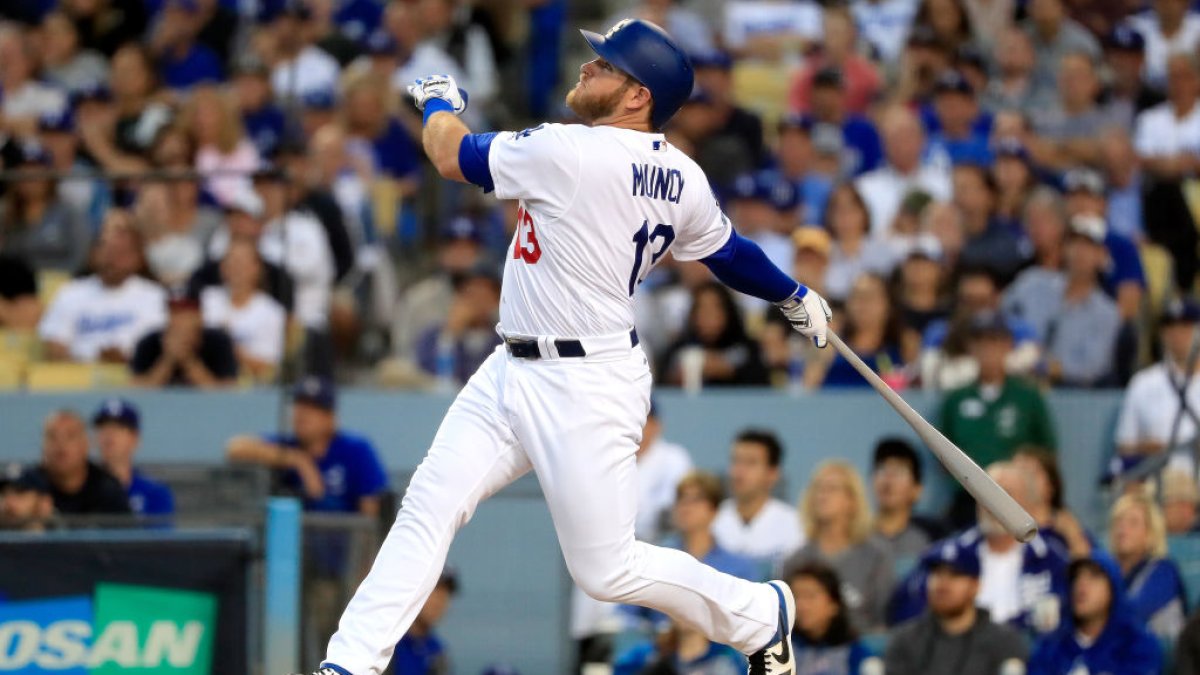 Dodgers agree to contract extension with Max Muncy