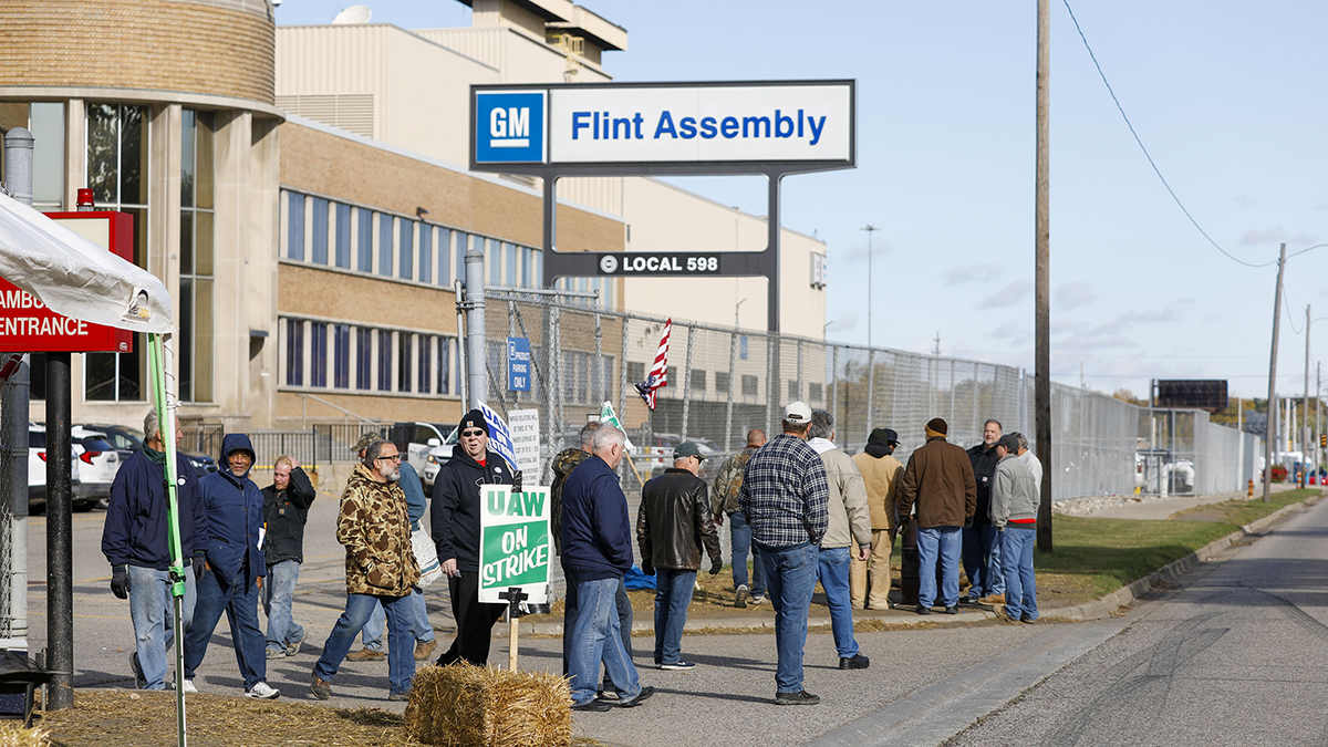 Workers at Large Flint GM Plant in Michigan Approve Contract NBC Los