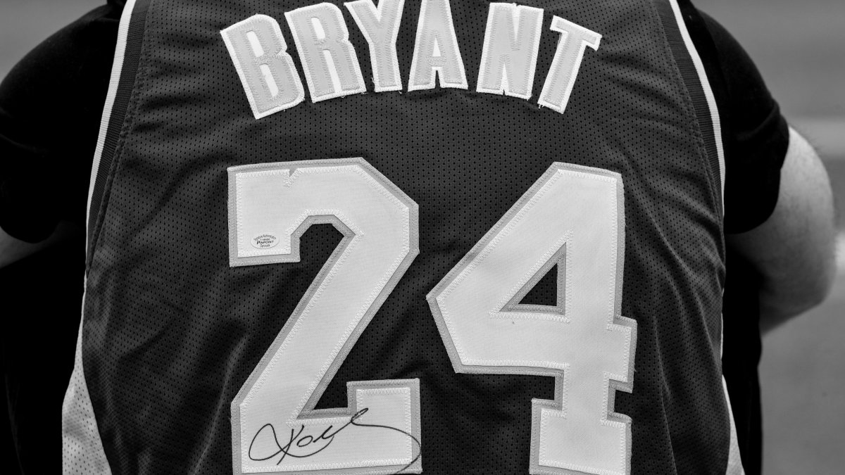 Kobe Bryant '81-Point Game' Los Angeles Lakers Game Worn
