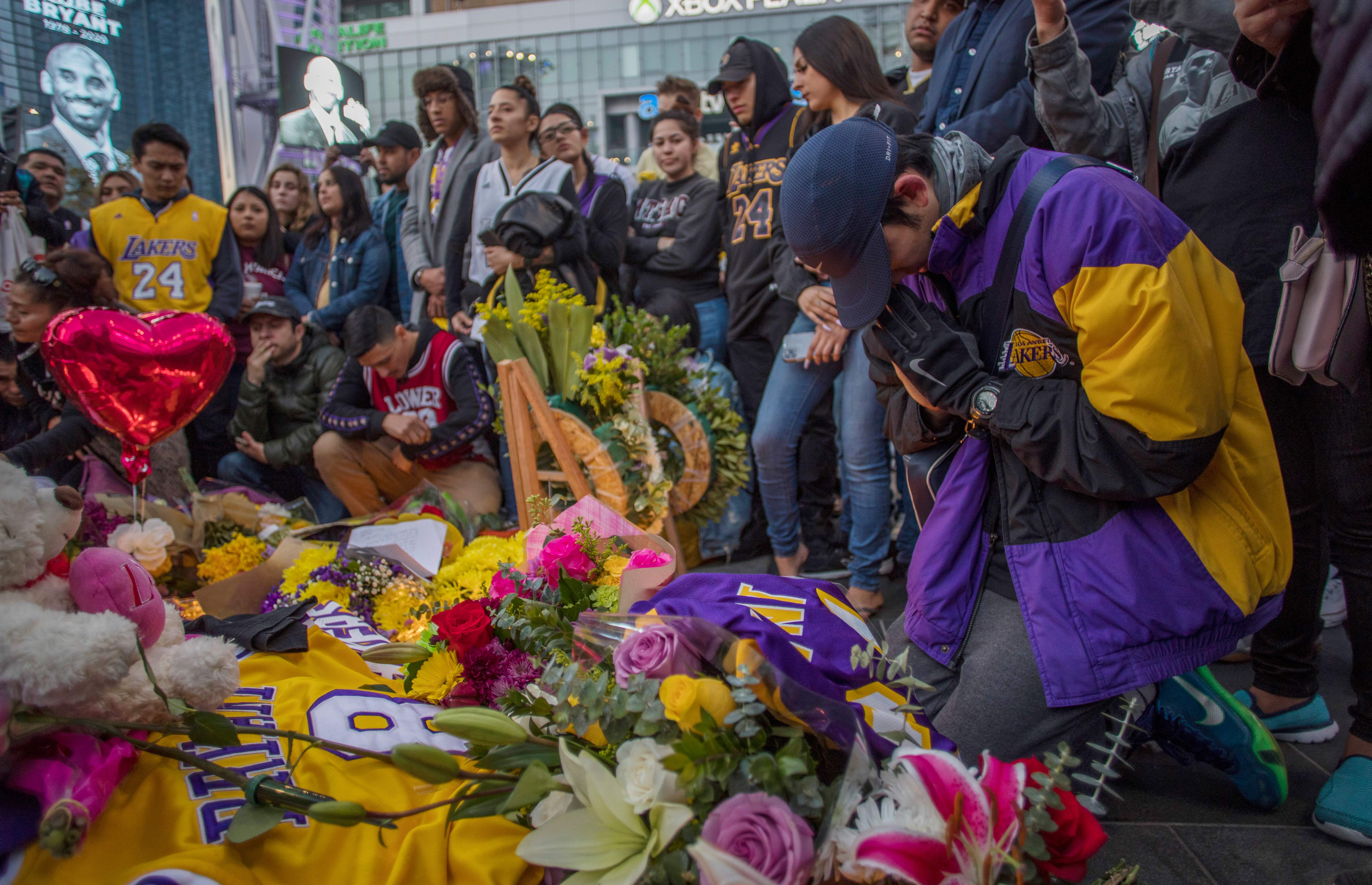 Fans Mourn NBA Great Kobe Bryant’s Death NBC Los Angeles