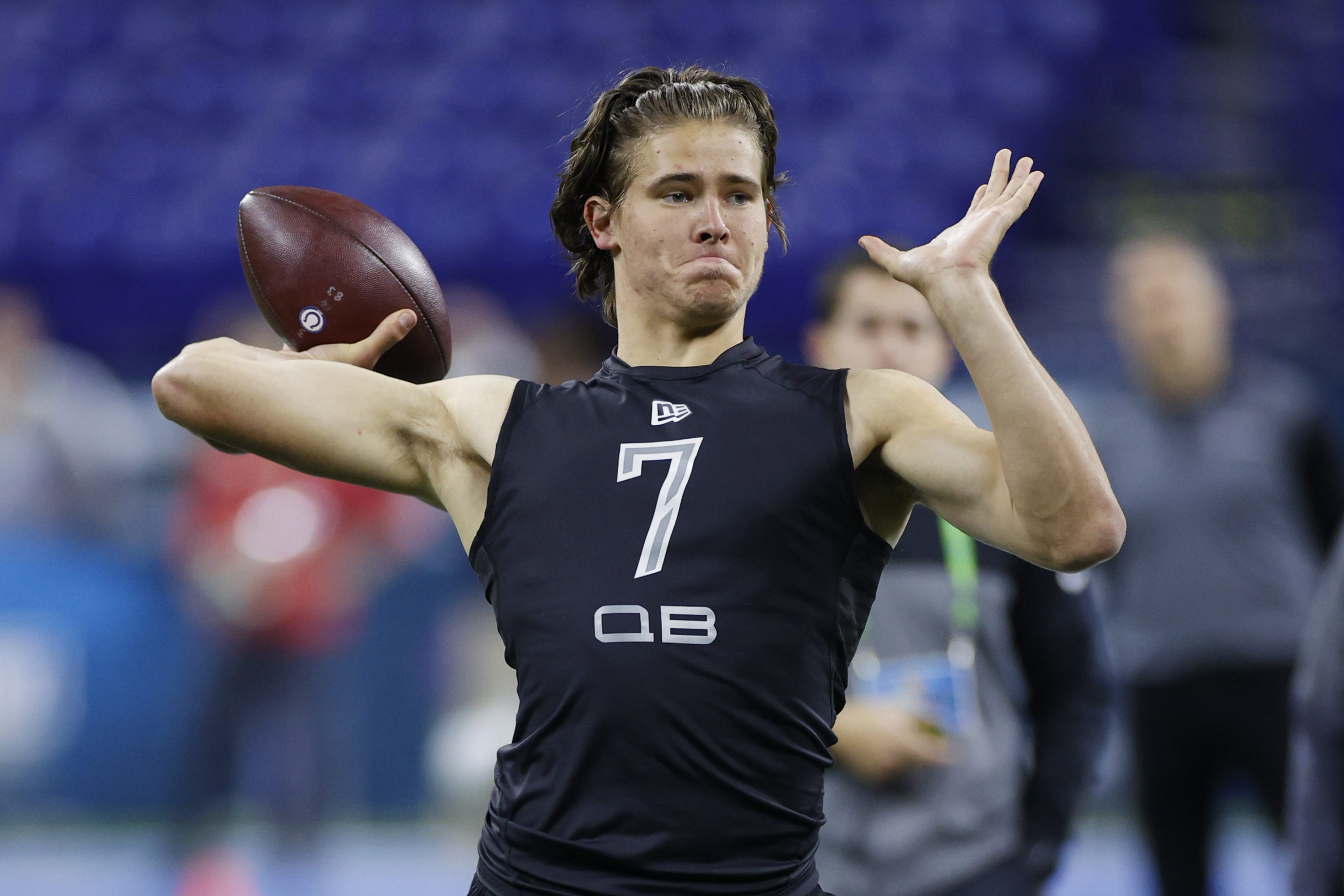 2020 NFL draft: Chargers pick QB Justin Herbert, LB Kenneth Murray