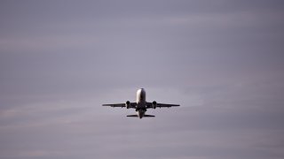 A United Airlines plane departs Reagan National Airport in Arlington, Virginia, U.S., on Monday, April 6, 2020.