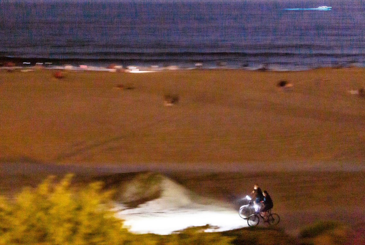 Photos See EyeCatching Electric Blue Waves on the Southern California