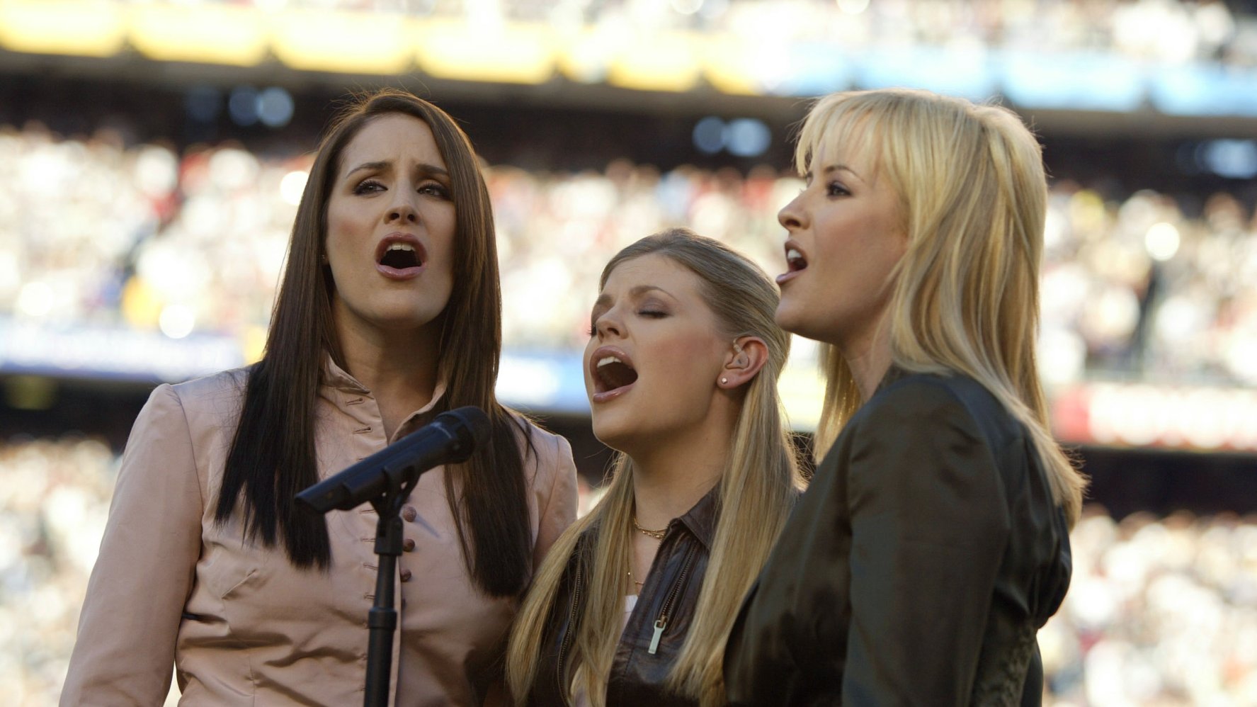 The Dixie Chicks Officially Change Their Name to The Chicks NBC Los