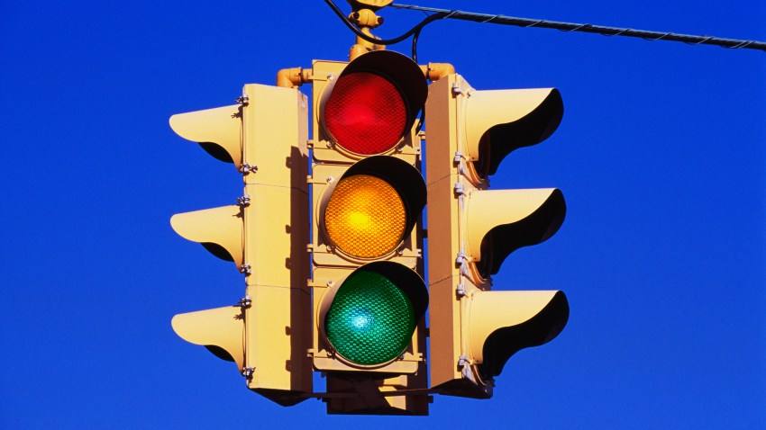 Los Angeles Traffic Lights Adjusted To Prevent Unsafe Speeds During ...